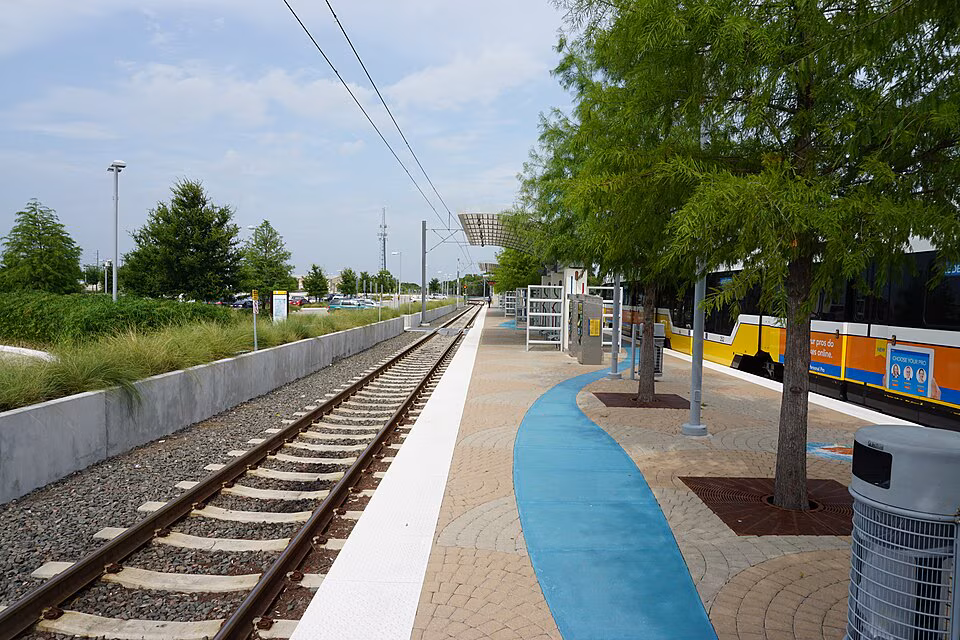 Rowlett Advertising That Reaches Commuters Close to Home